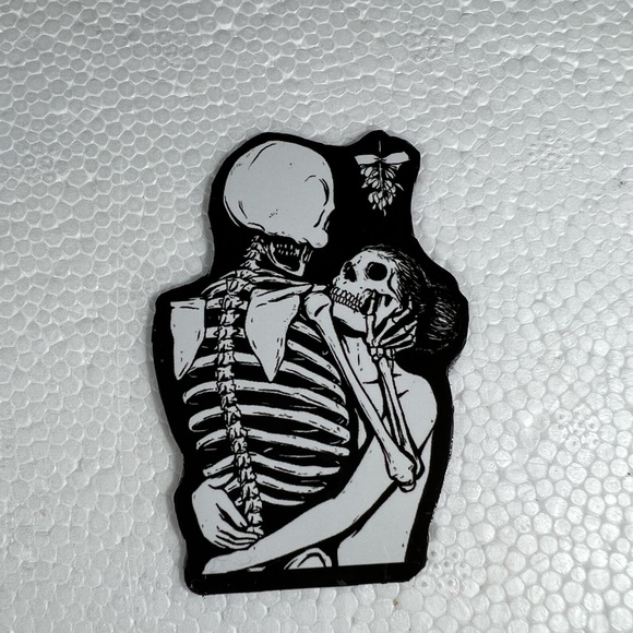 Love of a Lifetime Mistletoe Skeleton Spooky Scary Creepy Cool MAGNET - Picture 7 of 7